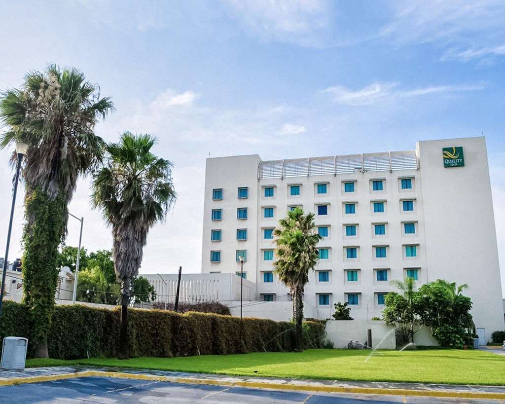 Quality Inn Monterrey La Fe Exteriör bild